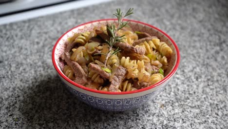 Bowl-of-pasta-with-meat