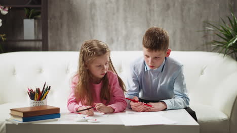 Little-girl-explains-task-to-confused-boy-in-living-room