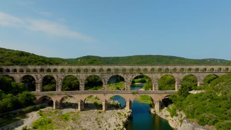 Captivating-Aerial-Perspective:-Pont-du-Gard,-the-Majestic-Roman-Aqueduct-Bridge