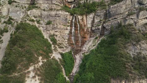 Flug-Durch-Den-Provo-Canyon,-Utah-Zu-Den-Majestätischen-Bridal-Veil-Falls