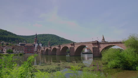 Heidelberg-view-of-Karl-Theodor-Brücke-bridge-with-Heiliggeistkirche,-river-neckar,-Brückentor,-Bridge-gate-on-a-sunny-day