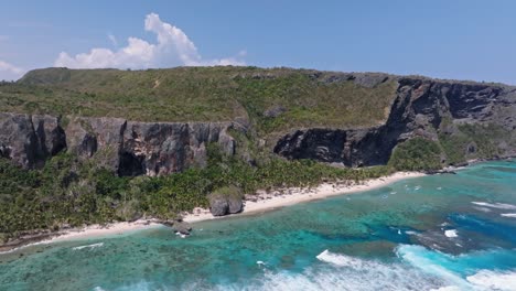 Unglaubliche-Schönheit-Des-Strandes-Und-Der-Küste-Von-Playa-Madama-In-Der-Dominikanischen-Republik
