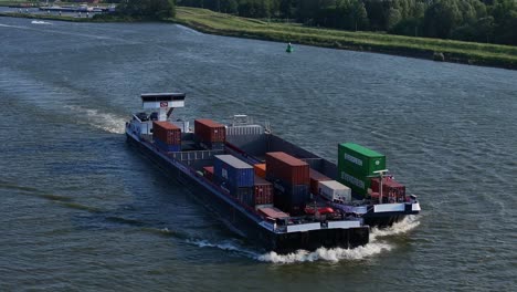 Marla-Duo,-Containerschiff,-Das-Durch-Den-Großen-Hafen-Von-Gravendeel-Fährt