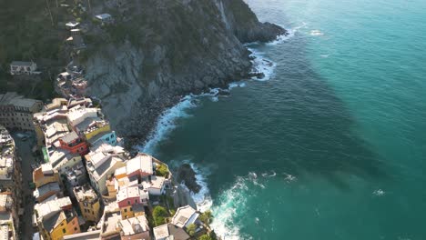 Aerial-Pullback-Reveals-Vernazza,-Cinque-Terre,-Italy