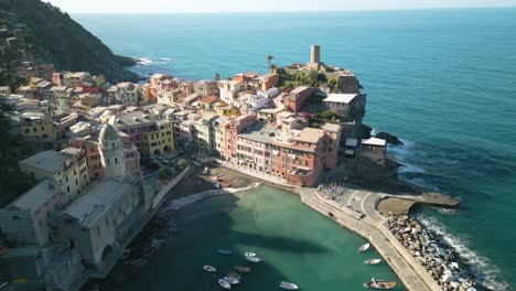 Filmische-Einspielung-über-Der-Stadt-Vernazza-In-Den-Cinque-Terre