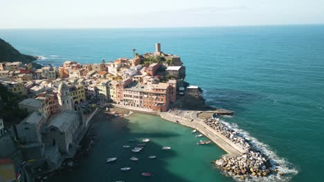 Beautiful-Orbiting-Shot-Above-Vernazza,-Cinque-Terre-Italy