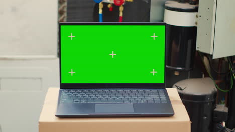 Chroma-key-laptop-with-condenser