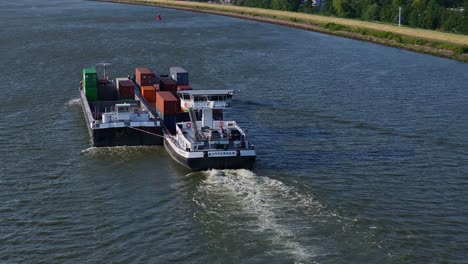 Marla-Duo:-Luftperspektive-Des-Containerschiffs-In-Gravendeel