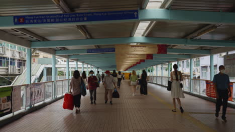 Women-of-HongKong-commuting-to-thier-work-place-on-a-skywalk