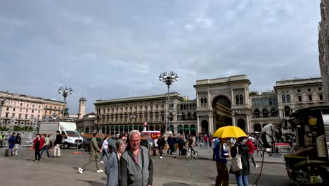 Tourists-And-People-Walking-Across-Piazza-del-Duomo-In-Milan