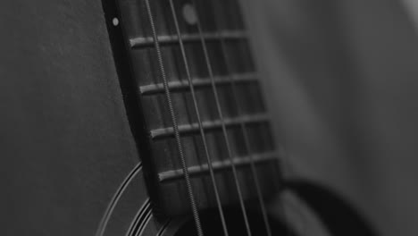 Extreme-slow-motion-of-a-guitar-string-plucking-in-black-and-white