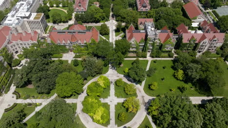 Aerial-view-tilting-toward-the-Main-Quadrangle-at-the-University-of-Chicago,-USA