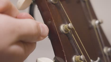 Tuning-the-strings-of-a-guitar-in-slow-motion