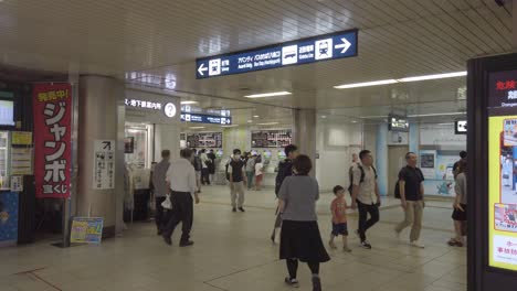 Japanese-Citizens-Walking-in-Underground-Metro-Wearing-Respiratory-Mask,-Japan