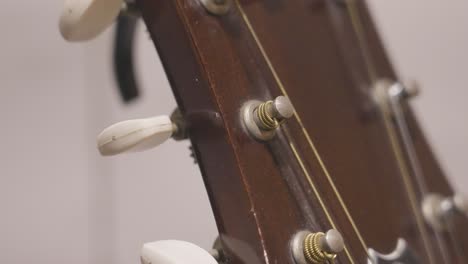 Turning-the-tuning-peg-of-a-guitar