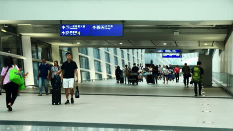 Many-people-traveling-in-the-Hong-Kong-Airport-with-luggage-and-bags