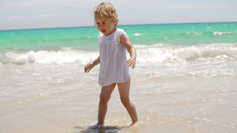 Adorable-little-girl-playing-in-the-surf