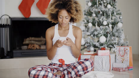 Young-woman-sending-a-Christmas-message