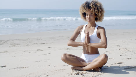 Ruhige,-Entspannte-Yogalehrerin