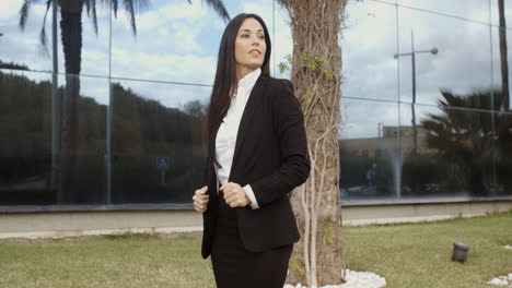Impatient-businesswoman-waiting-for-a-client