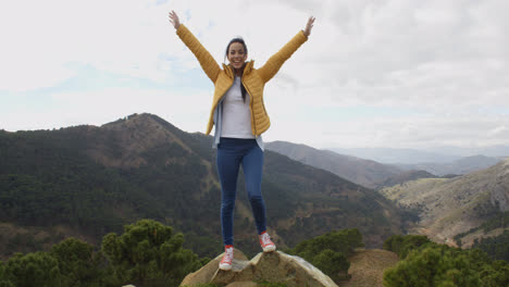 Female-hiker-rejoicing-in-the-mountains