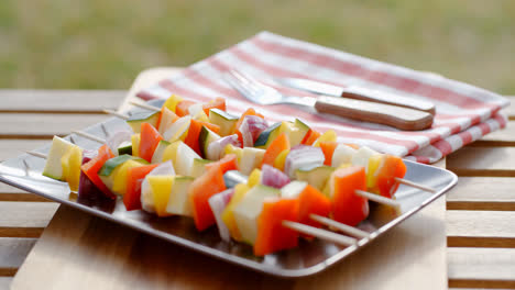 Vegetable-kabob-on-plate-close-up