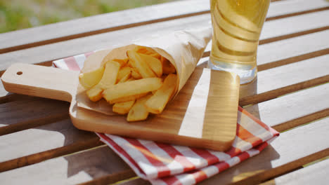 Packet-of-takeaway-French-fries