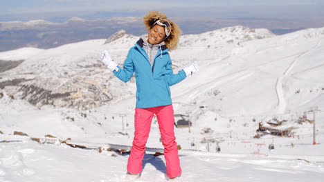 Single-woman-in-ski-clothes-waving-arms