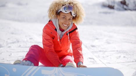 Skier-attaching-a-snowboard-to-her-boots