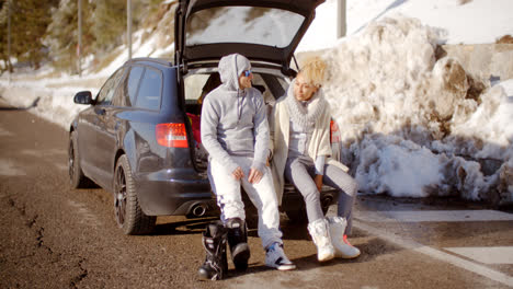 Couple-talking-as-they-put-on-skiing-boots