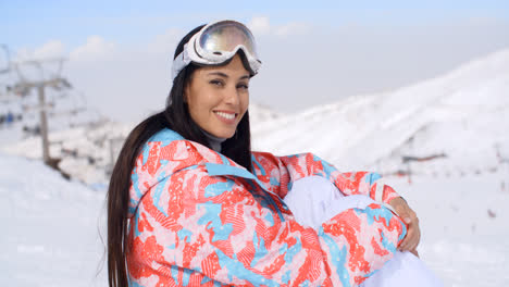 Gorgeous-young-woman-in-ski-clothes-and-goggles