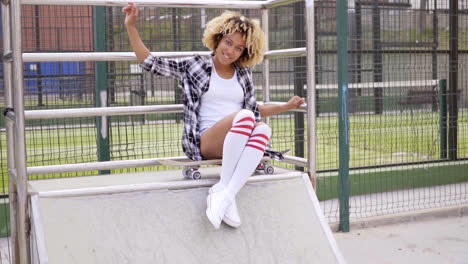 Fun-pretty-young-woman-posing-on-a-skateboard