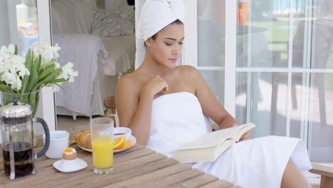 Gorgeous-young-woman-relaxing-with-a-book