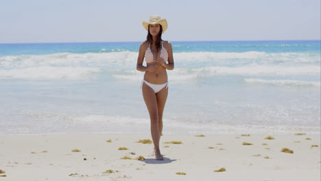 Gorgeous-sexy-young-woman-walking-on-a-beach