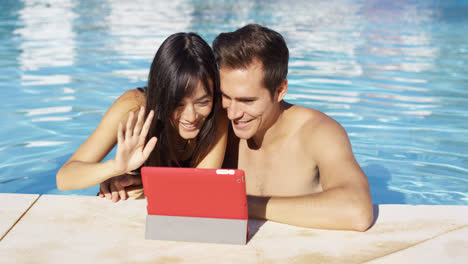 Couple-communicates-with-friends-on-digital-device