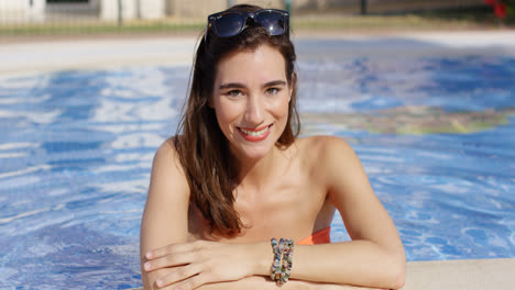 Attractive-trendy-young-woman-in-a-swimming-pool