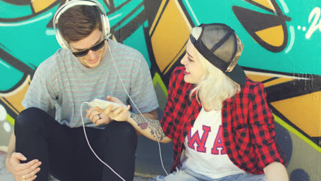 Fun-young-hipster-couple-listening-to-music