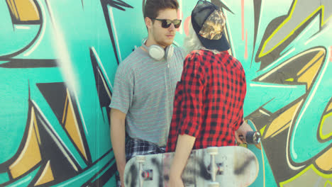 Young-trendy-couple-chatting-at-a-skate-park