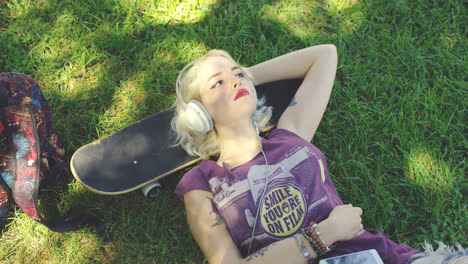 Young-blond-woman-relaxing-listening-to-music