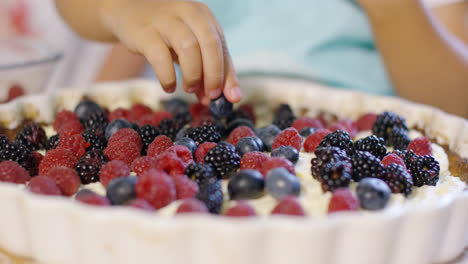Fresh-homemade-fruit-pie-with-assorted-berries