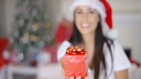 Regalo-De-Navidad-Rojo-Decorativo-Con-Un-Lazo