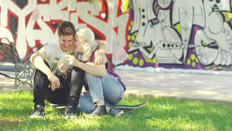 Young-couple-relaxing-in-an-urban-park