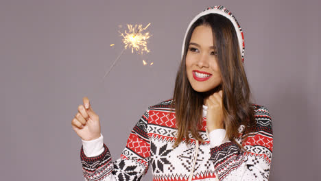 Pretty-woman-celebrating-Christmas-with-fireworks