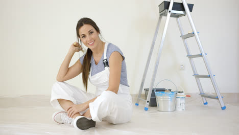 Pretty-young-woman-renovating-her-home