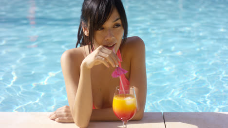 Pretty-young-woman-sipping-a-tropical-cocktail