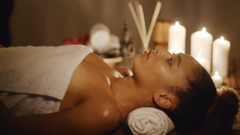 Woman-Getting-Relaxing-In-The-Spa-Salon
