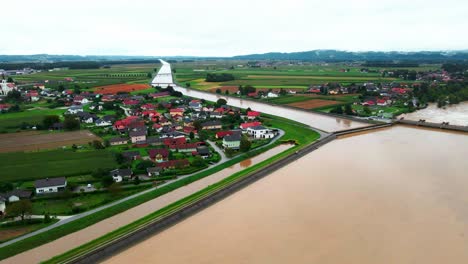 Horribles-Imágenes-Aéreas-De-Drones-4k-De-Pueblos-Inundados-En-Podravje,-Eslovenia,-Durante-Agosto