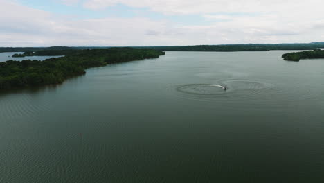 Percy-Priest-Lake-in-Long-hunter-state-park-with-leisure-boat,-aerial-view