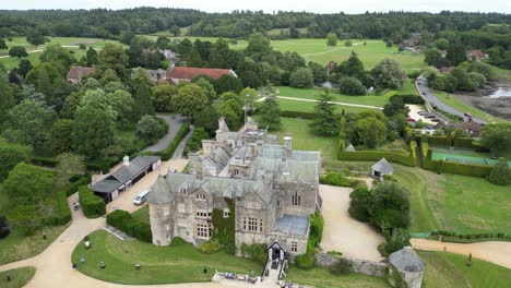 Palasthaus,-Beaulieu-Village-Hampshire-Großbritannien-Drohne,-Luftaufnahme