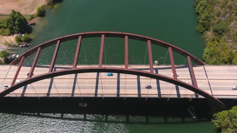 Pan-left-drone-shot-of-the-Pennybacker-Bridge-in-Austin,-Texas